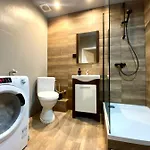 Pokoj Z Prywatna Lazienka W 2-pokojowym Mieszkaniu Komuny Paryskiej Hotell *