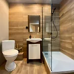 Pokoj Z Prywatna Lazienka W 2-pokojowym Mieszkaniu Komuny Paryskiej Hotell