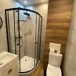 Pokoj Z Prywatna Lazienka W 2-pokojowym Mieszkaniu Komuny Paryskiej Hotell