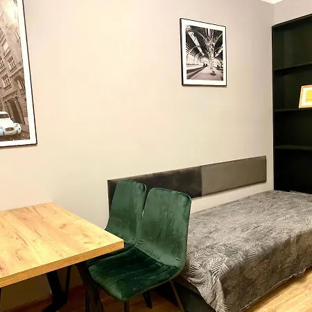 Pokoj Z Prywatna Lazienka W 2-pokojowym Mieszkaniu Komuny Paryskiej Hotell Wrocław