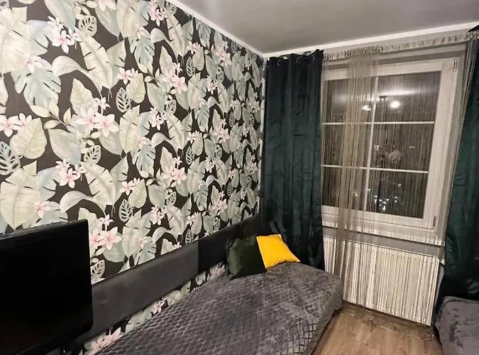 Pokoj Z Prywatna Lazienka W 2-pokojowym Mieszkaniu Komuny Paryskiej Hotel Wrocław